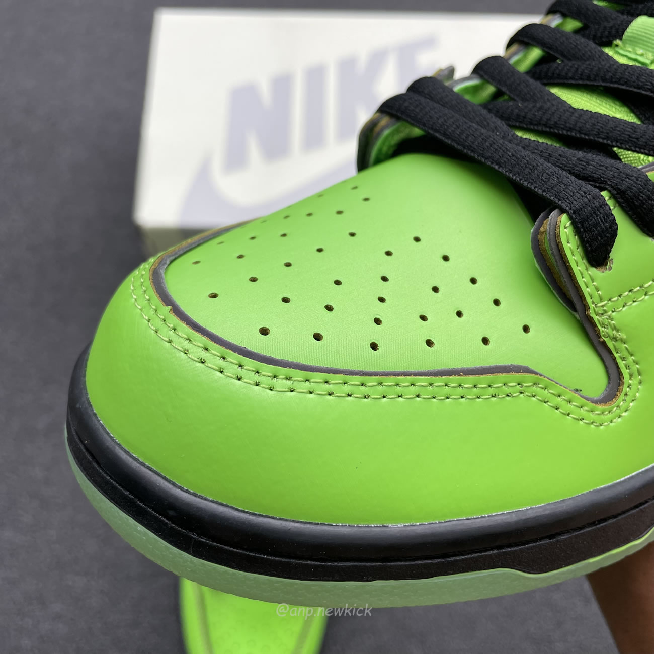 Nike Sb Dunk Low X The Powerpuff Girls On Feet Look At Bubbles Fz8320 400 (22) - www.newkick.org Nike Sb Dunk Low X The Powerpuff Girls On Feet Look At Bubbles Fz8320 400 (22) - www.newkick.org