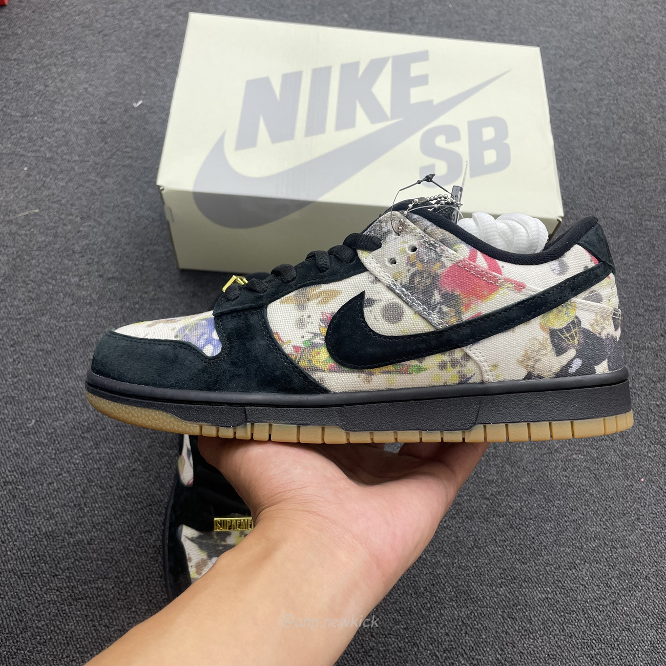 Nike Sb Dunk Low Supreme Rammellzee Fd8778 001 (4) - www.newkick.org Nike Sb Dunk Low Supreme Rammellzee Fd8778 001 (4) - www.newkick.org
