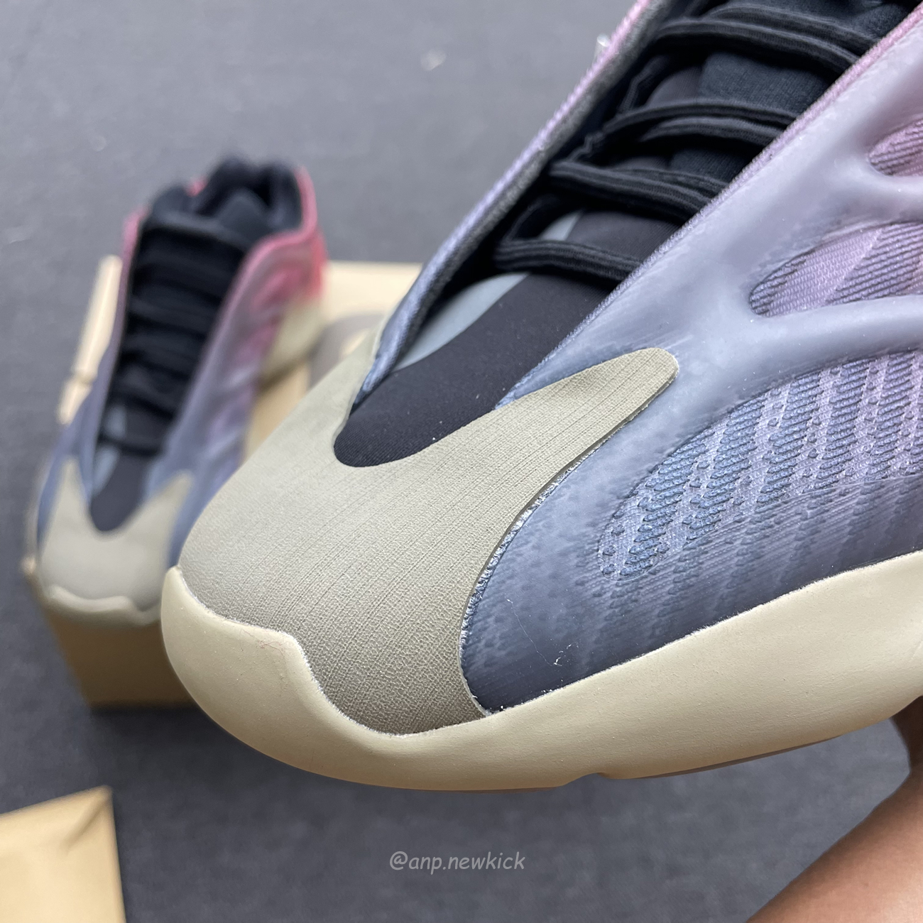 Adidas Yeezy 700 V3 Fade Carbon Gw1814 (4) - www.newkick.org Adidas Yeezy 700 V3 Fade Carbon Gw1814 (4) - www.newkick.org