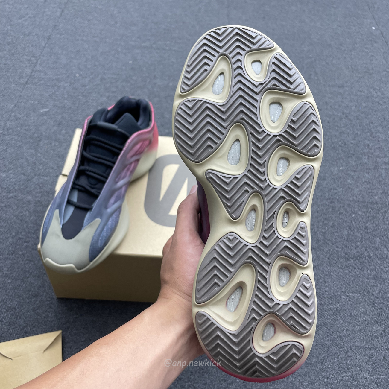Adidas Yeezy 700 V3 Fade Carbon Gw1814 (5) - www.newkick.org Adidas Yeezy 700 V3 Fade Carbon Gw1814 (5) - www.newkick.org