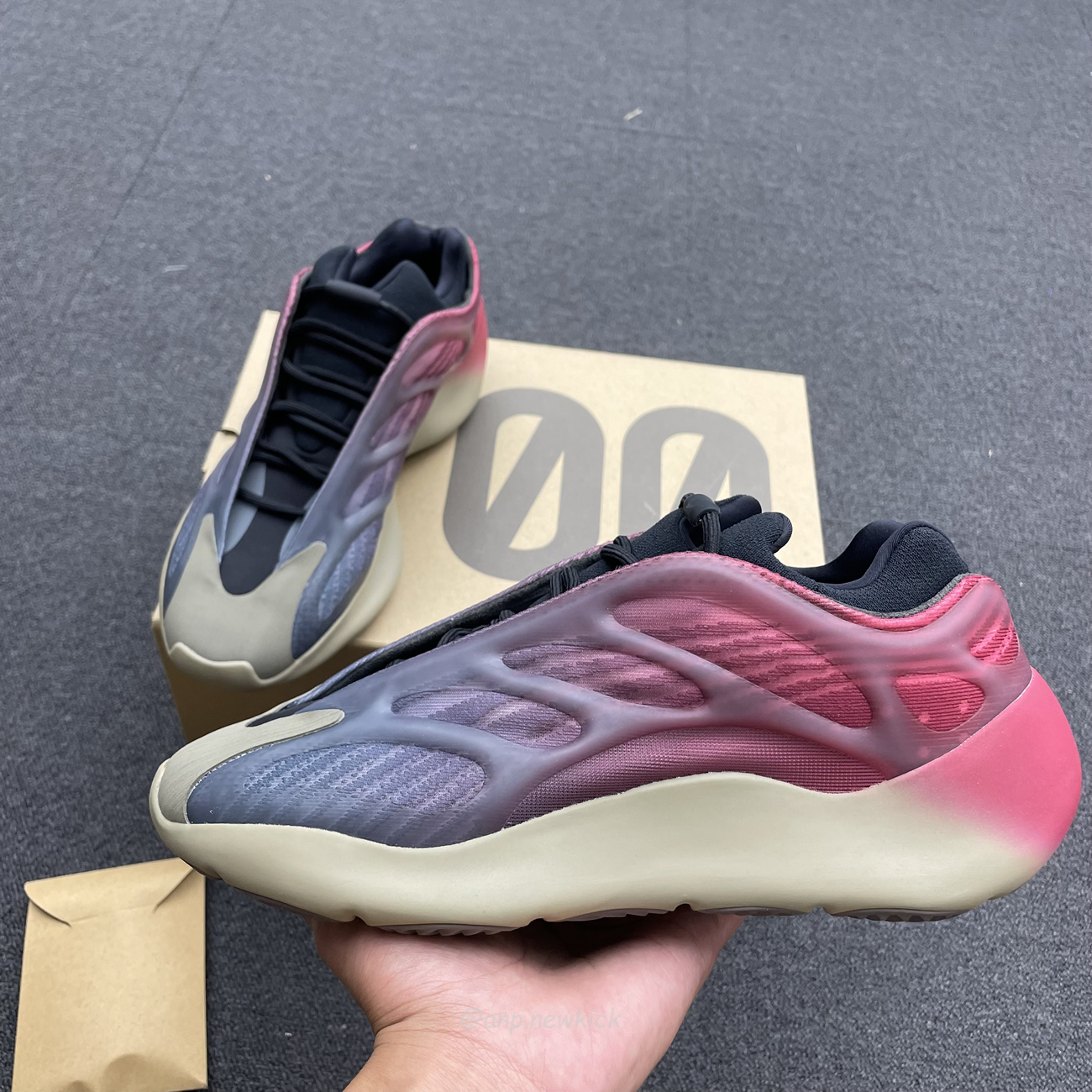 Adidas Yeezy 700 V3 Fade Carbon Gw1814 (6) - www.newkick.org Adidas Yeezy 700 V3 Fade Carbon Gw1814 (6) - www.newkick.org