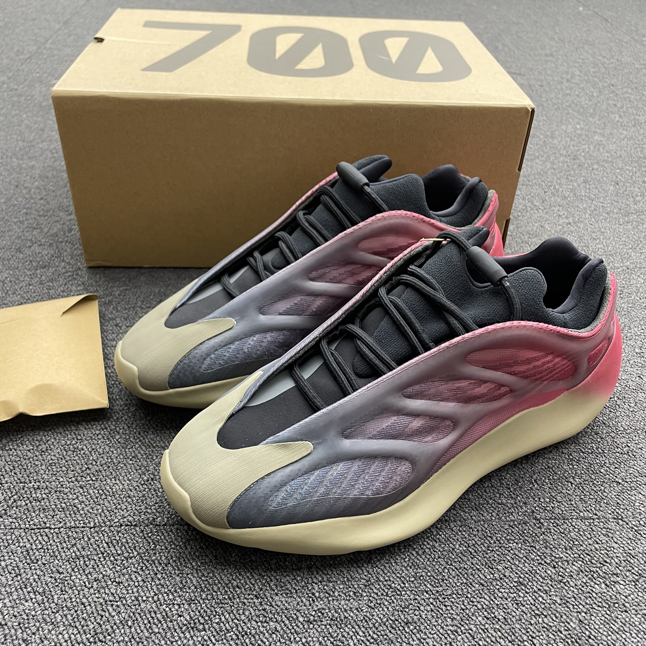 Adidas Yeezy 700 V3 Fade Carbon Gw1814 (7) - www.newkick.org Adidas Yeezy 700 V3 Fade Carbon Gw1814 (7) - www.newkick.org