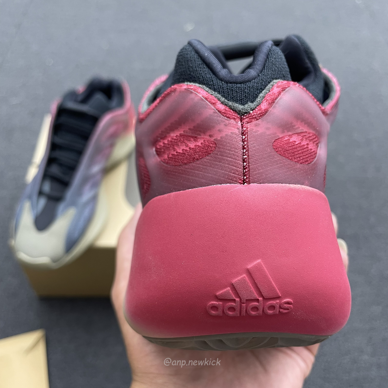Adidas Yeezy 700 V3 Fade Carbon Gw1814 (8) - www.newkick.org Adidas Yeezy 700 V3 Fade Carbon Gw1814 (8) - www.newkick.org