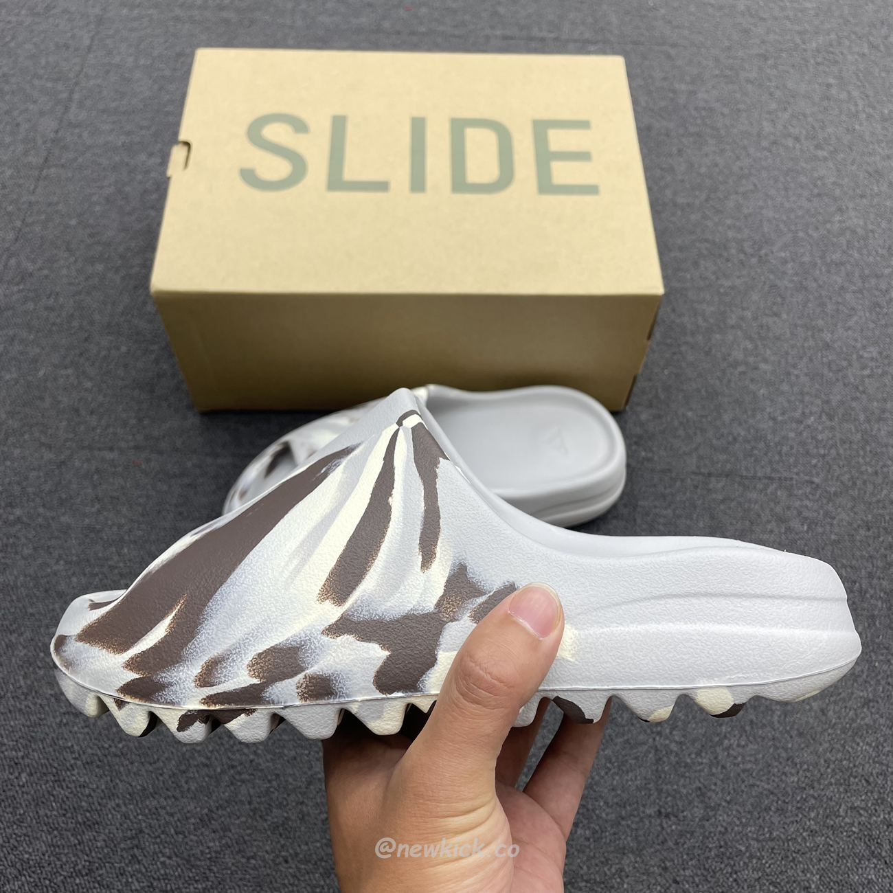 Adidas Yeezy X Kanye West Slide Bone (2) - www.newkick.org