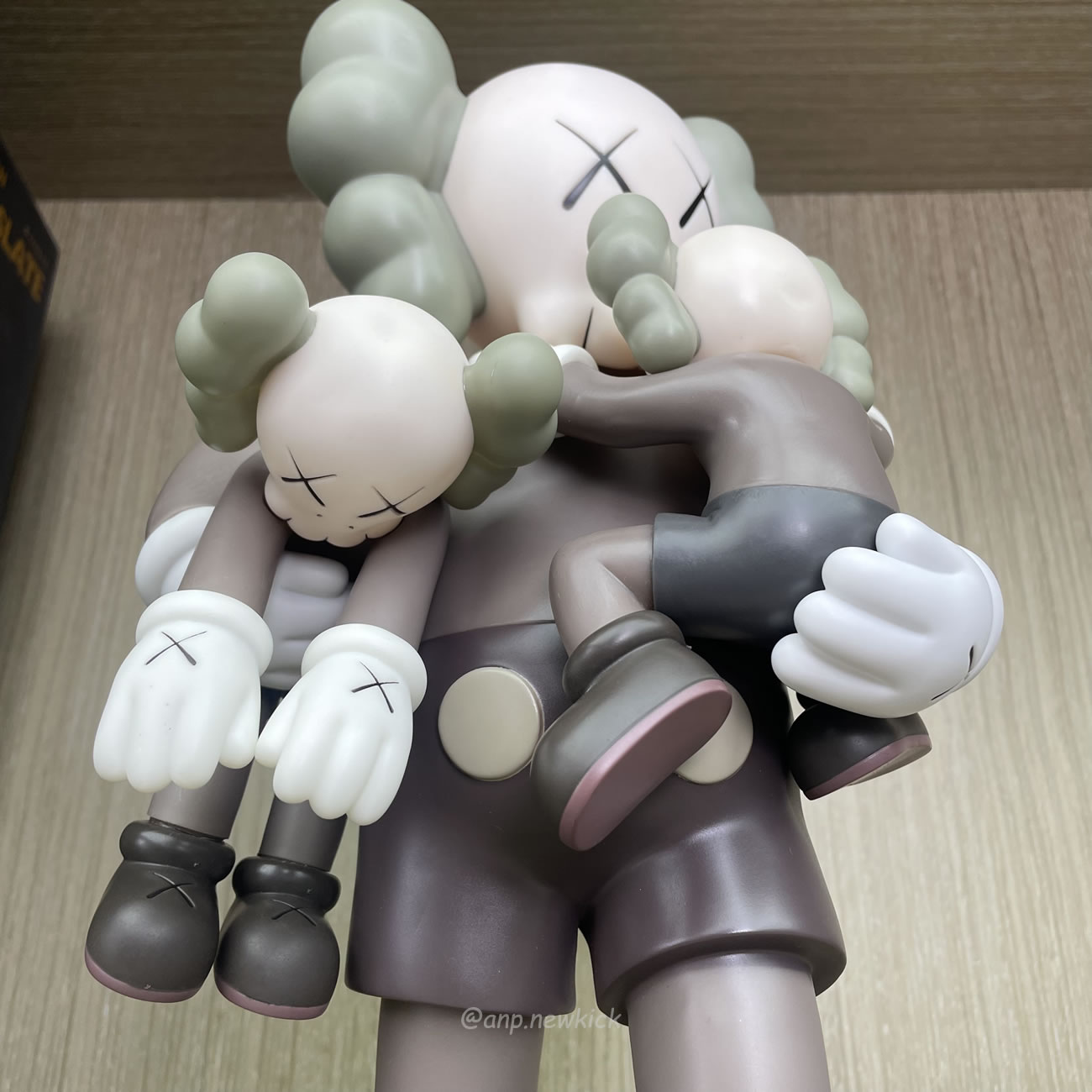 Kaws Clean Slate Figure (2) - www.newkick.org Kaws Clean Slate Figure (2) - www.newkick.org