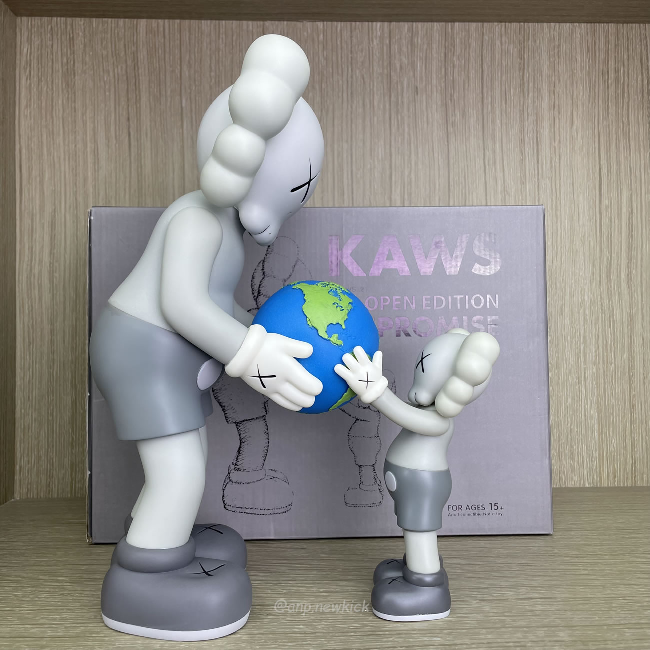 Kaws The Promise Grey Figure (10) - www.newkick.org