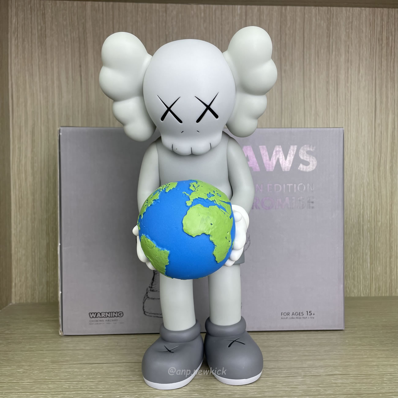 Kaws The Promise Grey Figure (7) - www.newkick.org