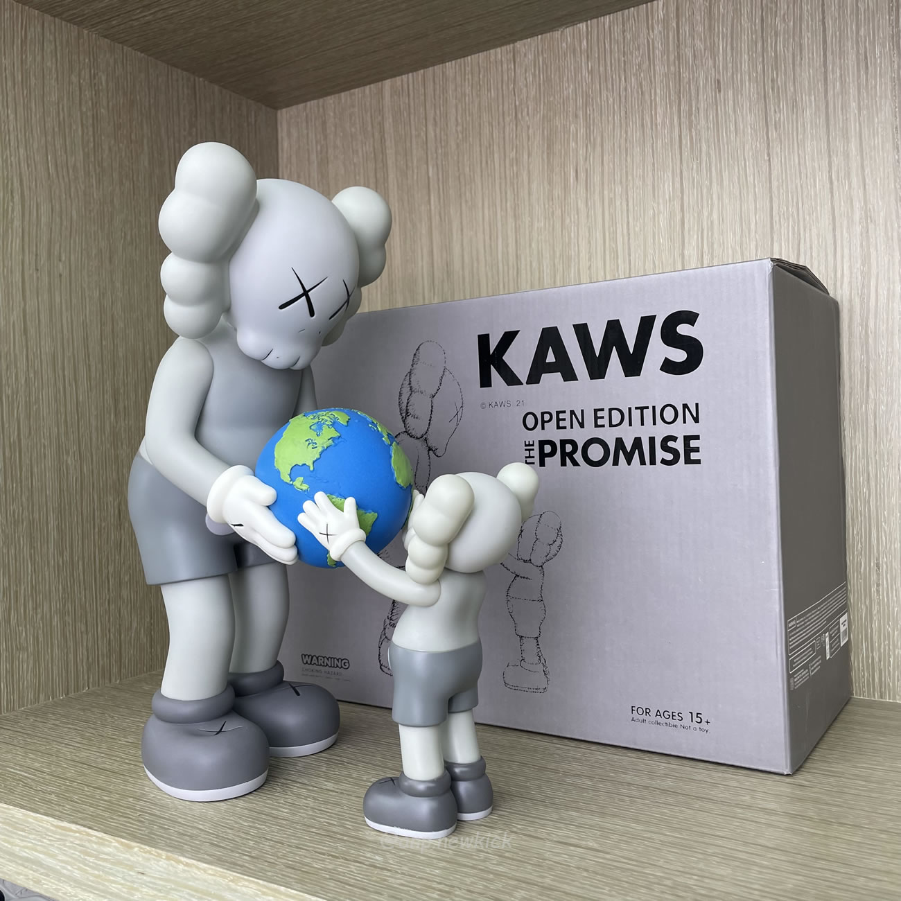 Kaws The Promise Grey Figure (9) - www.newkick.org