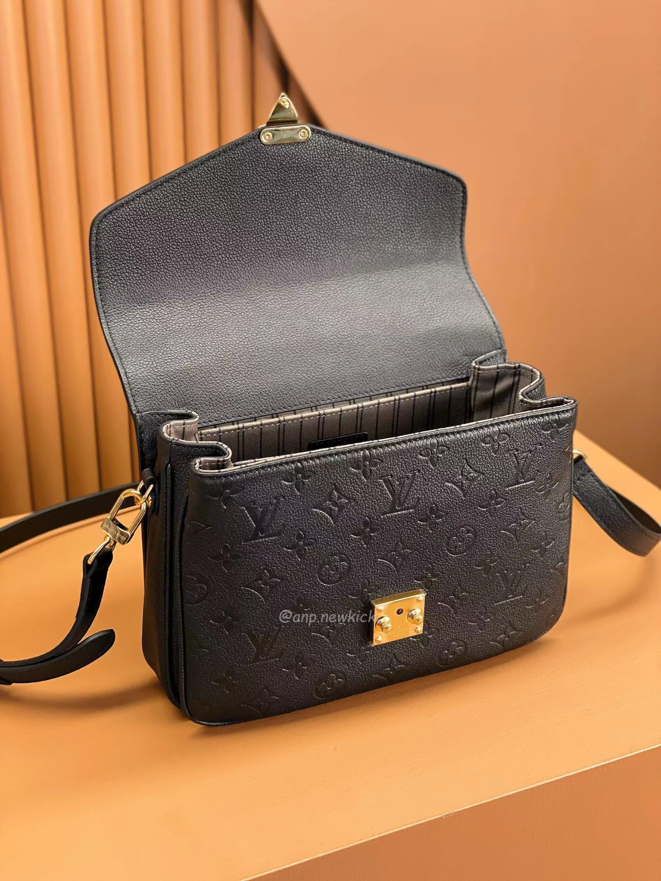Louis Viitton Pochette Metis Shoulder Bag M41487 (6) - www.newkick.org Louis Viitton Pochette Metis Shoulder Bag M41487 (6) - www.newkick.org