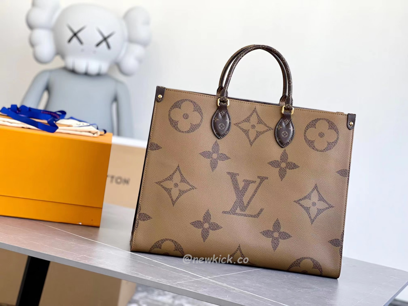 Louis Vuitton Onthego Cloth Tote Brown M45320 (6) - www.newkick.org