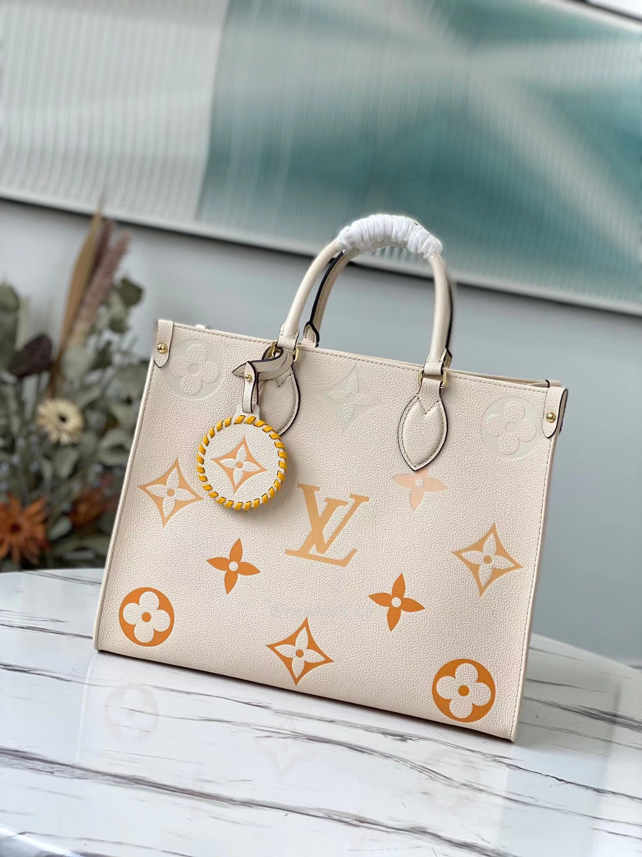 Louis Vuitton Onthego Mm Creamsaffron M45717 (8) - www.newkick.org Louis Vuitton Onthego Mm Creamsaffron M45717 (8) - www.newkick.org