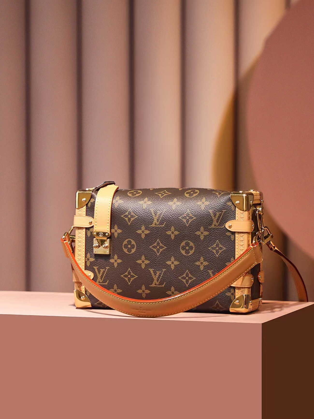 Louis Vuitton Side Trunk M46358 (10) - www.newkick.org Louis Vuitton Side Trunk M46358 (10) - www.newkick.org