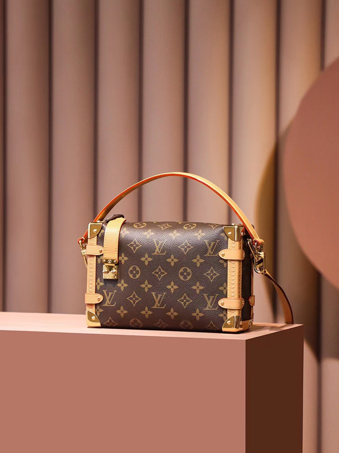 Louis Vuitton Side Trunk M46358 (12) - www.newkick.org Louis Vuitton Side Trunk M46358 (12) - www.newkick.org