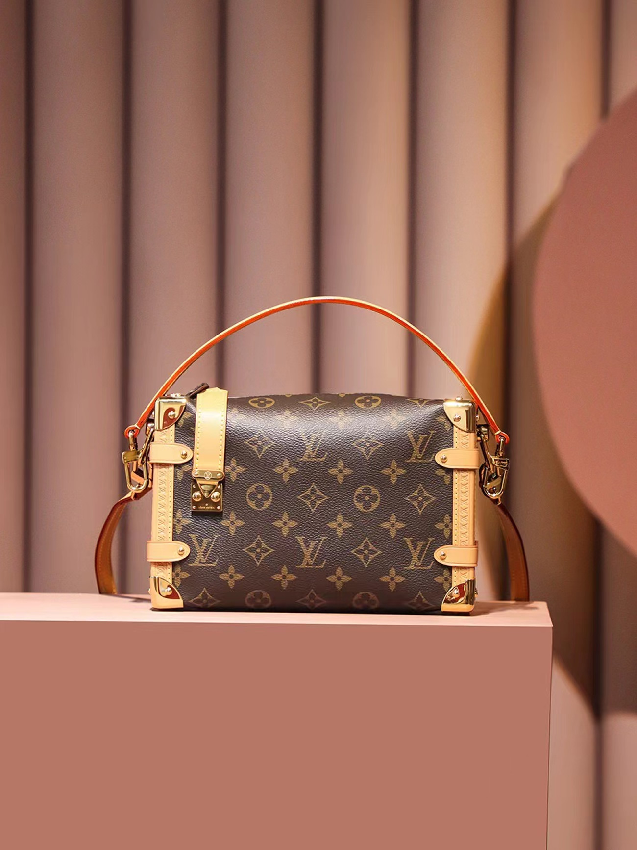 Louis Vuitton Side Trunk M46358 (14) - www.newkick.org Louis Vuitton Side Trunk M46358 (14) - www.newkick.org