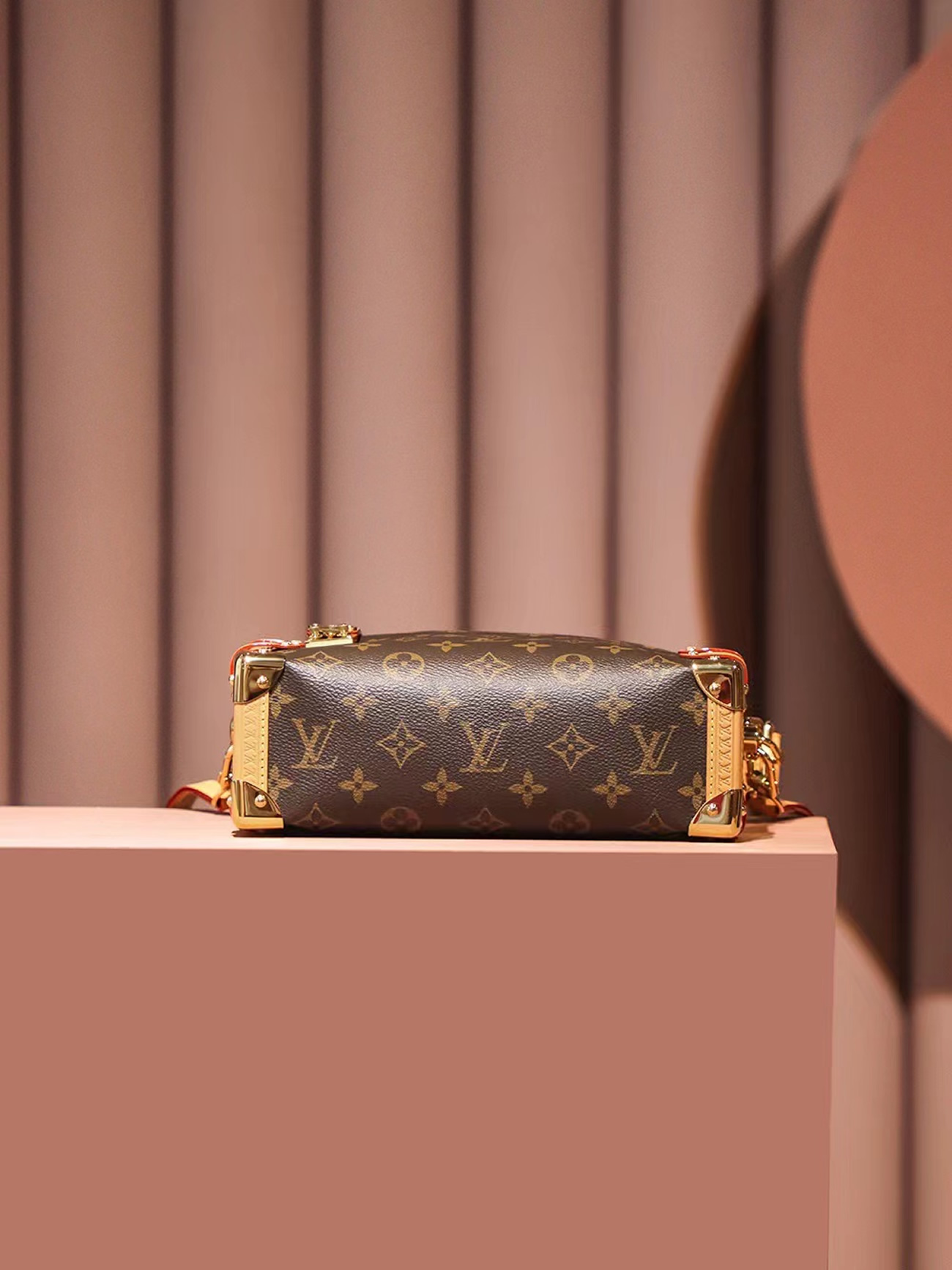 Louis Vuitton Side Trunk M46358 (4) - www.newkick.org Louis Vuitton Side Trunk M46358 (4) - www.newkick.org