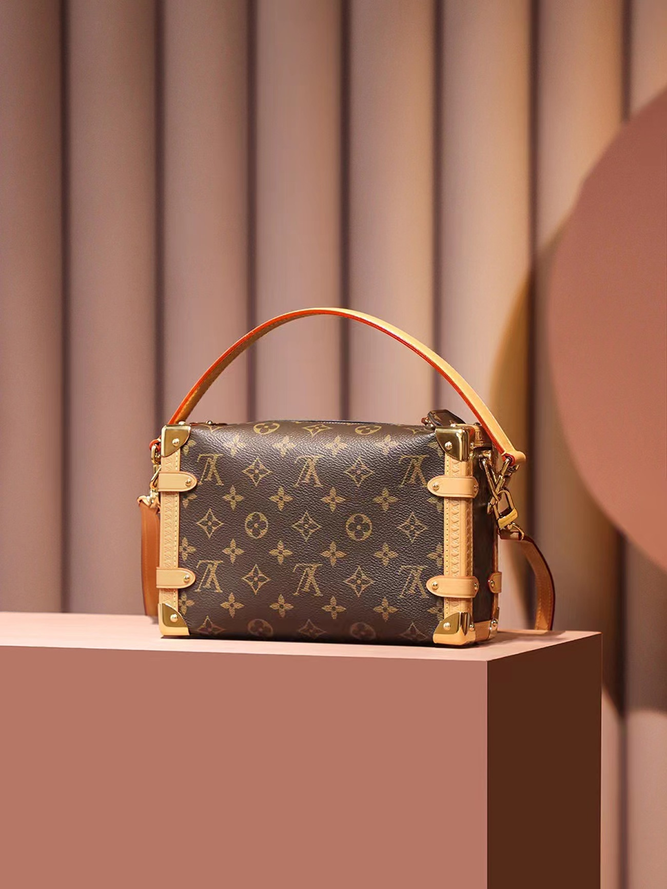 Louis Vuitton Side Trunk M46358 (7) - www.newkick.org Louis Vuitton Side Trunk M46358 (7) - www.newkick.org
