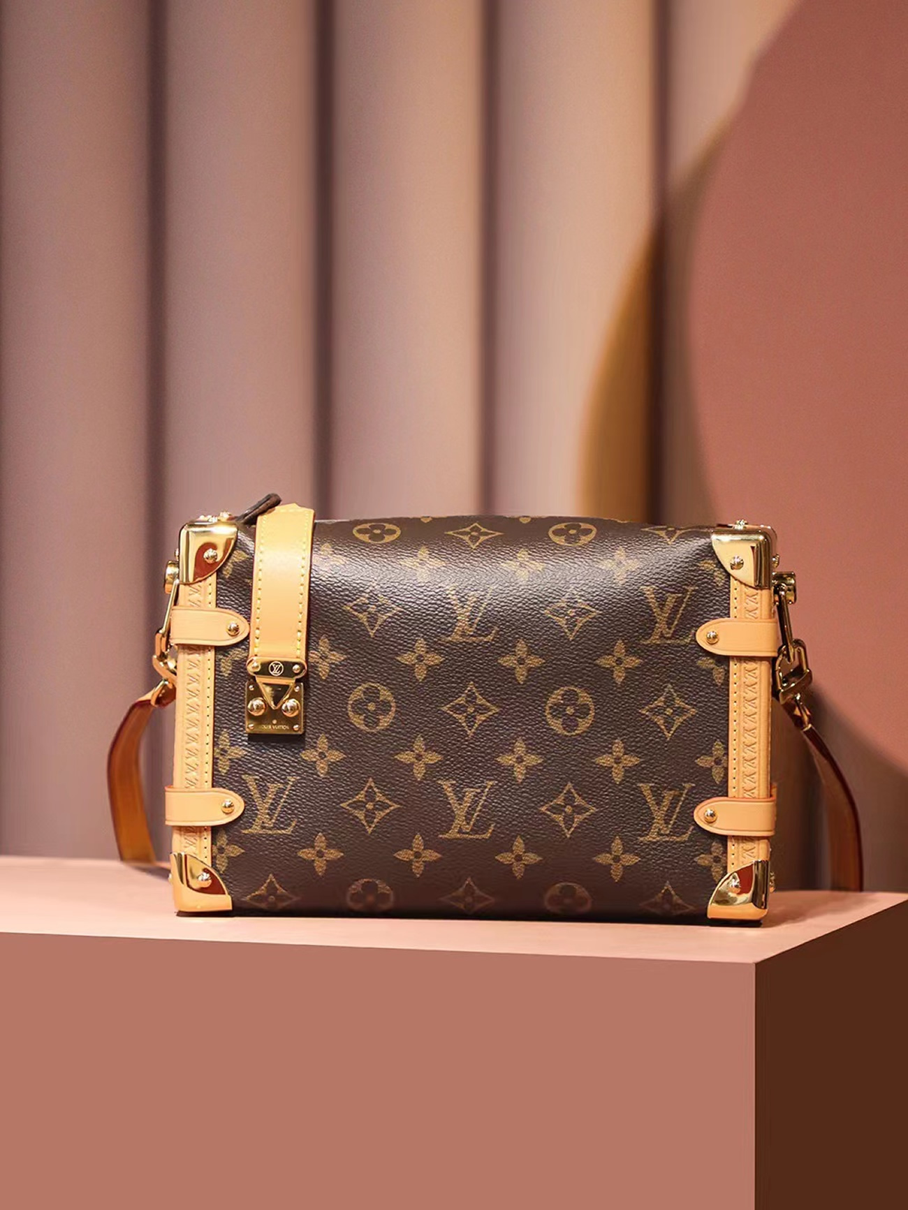 Louis Vuitton Side Trunk M46358 (8) - www.newkick.org Louis Vuitton Side Trunk M46358 (8) - www.newkick.org