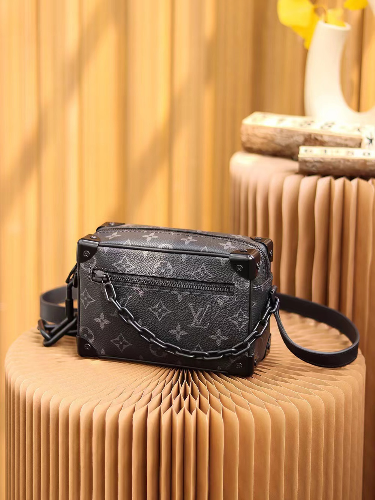 Louis Vuitton Pochette Volga Monogram Eclipse Black M68321 (14) - www.newkick.org Louis Vuitton Pochette Volga Monogram Eclipse Black M68321 (14) - www.newkick.org