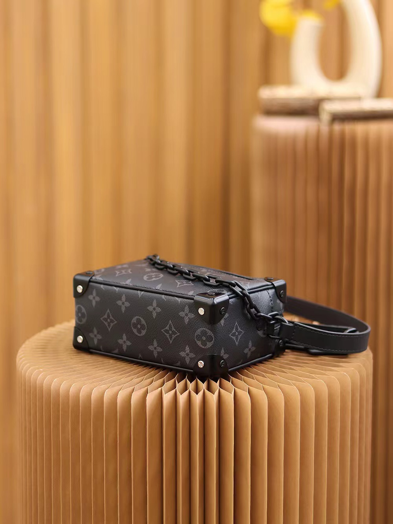 Louis Vuitton Pochette Volga Monogram Eclipse Black M68321 (16) - www.newkick.org Louis Vuitton Pochette Volga Monogram Eclipse Black M68321 (16) - www.newkick.org
