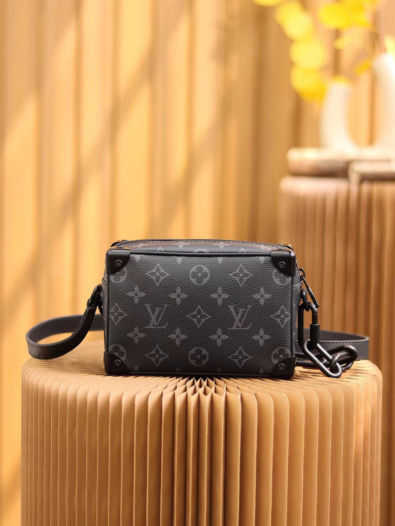 Louis Vuitton Pochette Volga Monogram Eclipse Black M68321 (17) - www.newkick.org Louis Vuitton Pochette Volga Monogram Eclipse Black M68321 (17) - www.newkick.org
