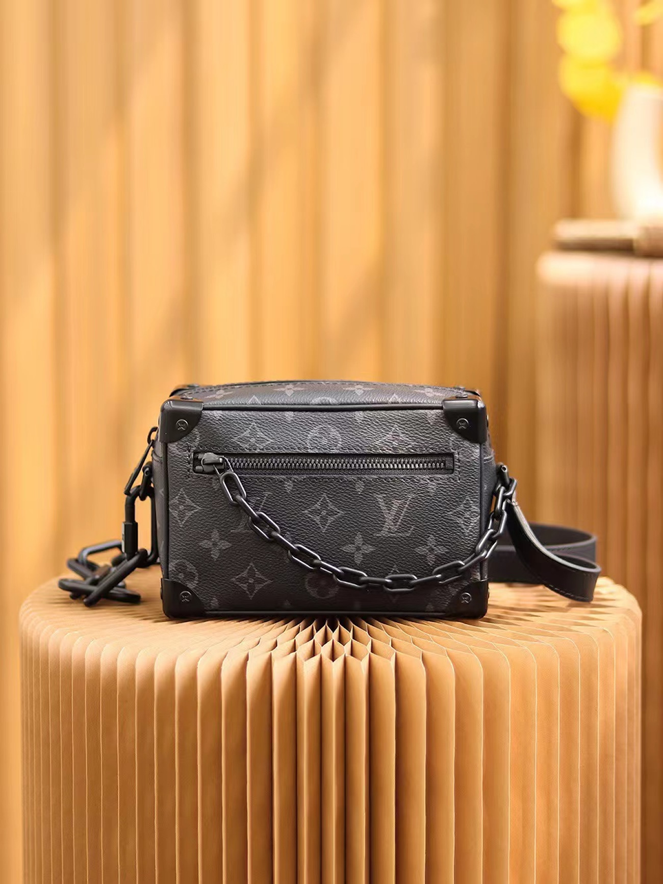 Louis Vuitton Pochette Volga Monogram Eclipse Black M68321 (18) - www.newkick.org Louis Vuitton Pochette Volga Monogram Eclipse Black M68321 (18) - www.newkick.org