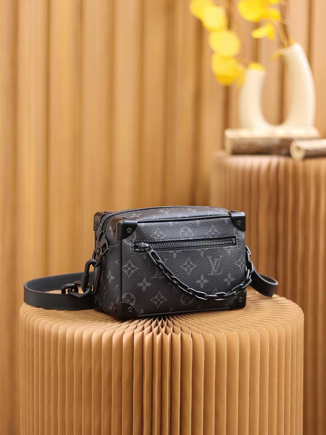 Louis Vuitton Pochette Volga Monogram Eclipse Black M68321 (19) - www.newkick.org Louis Vuitton Pochette Volga Monogram Eclipse Black M68321 (19) - www.newkick.org