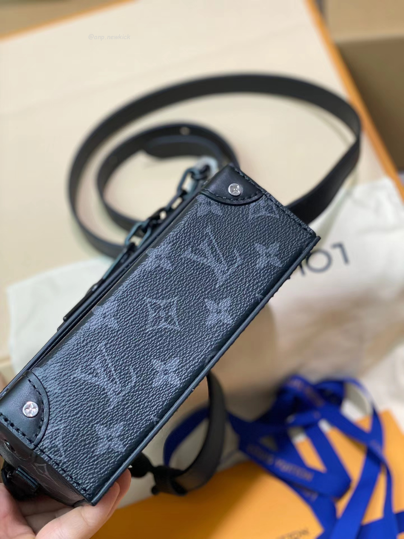 Louis Vuitton Steamer Wearable Wallet M81783 (17) - www.newkick.org