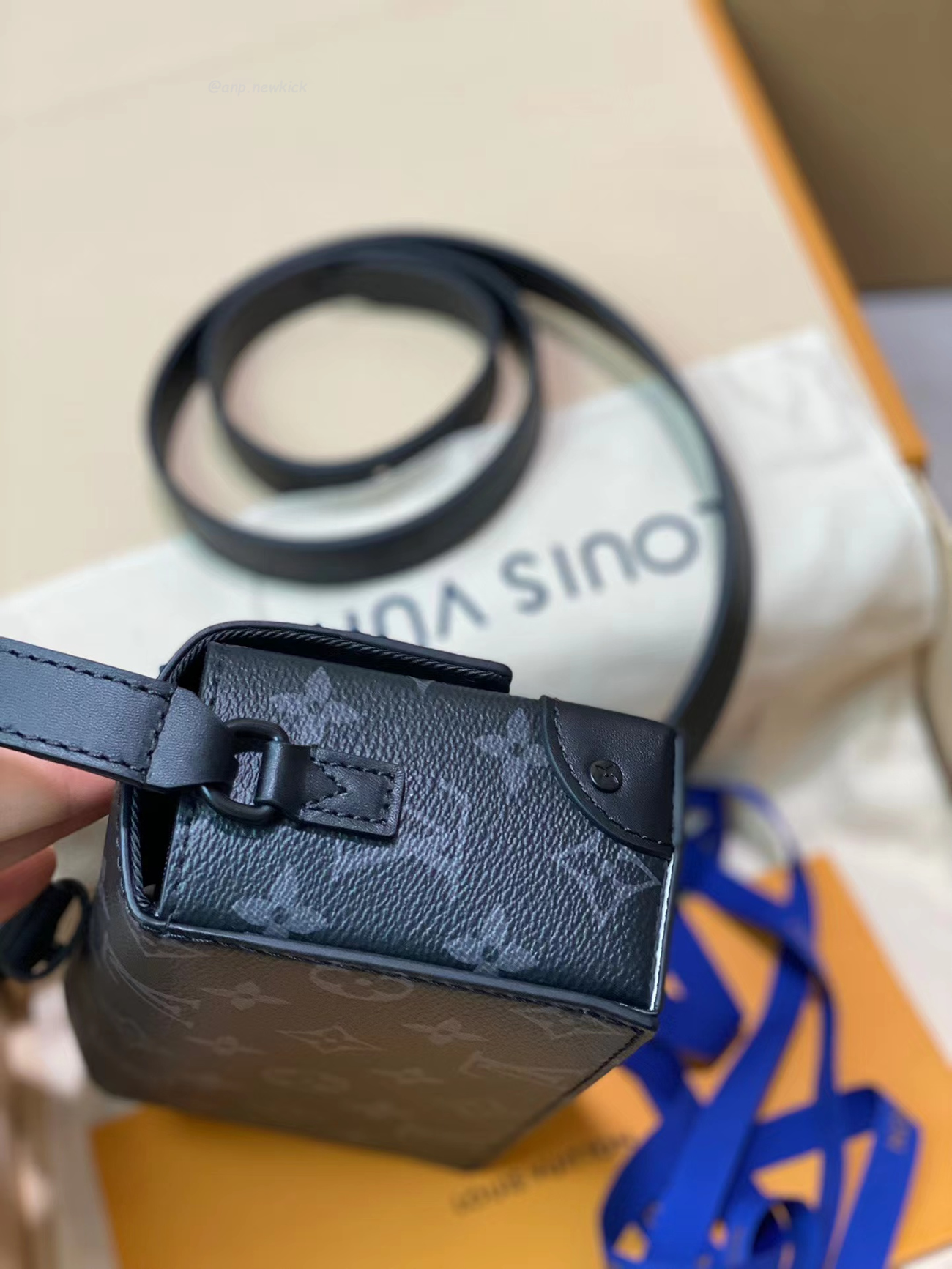 Louis Vuitton Steamer Wearable Wallet M81783 (19) - www.newkick.org