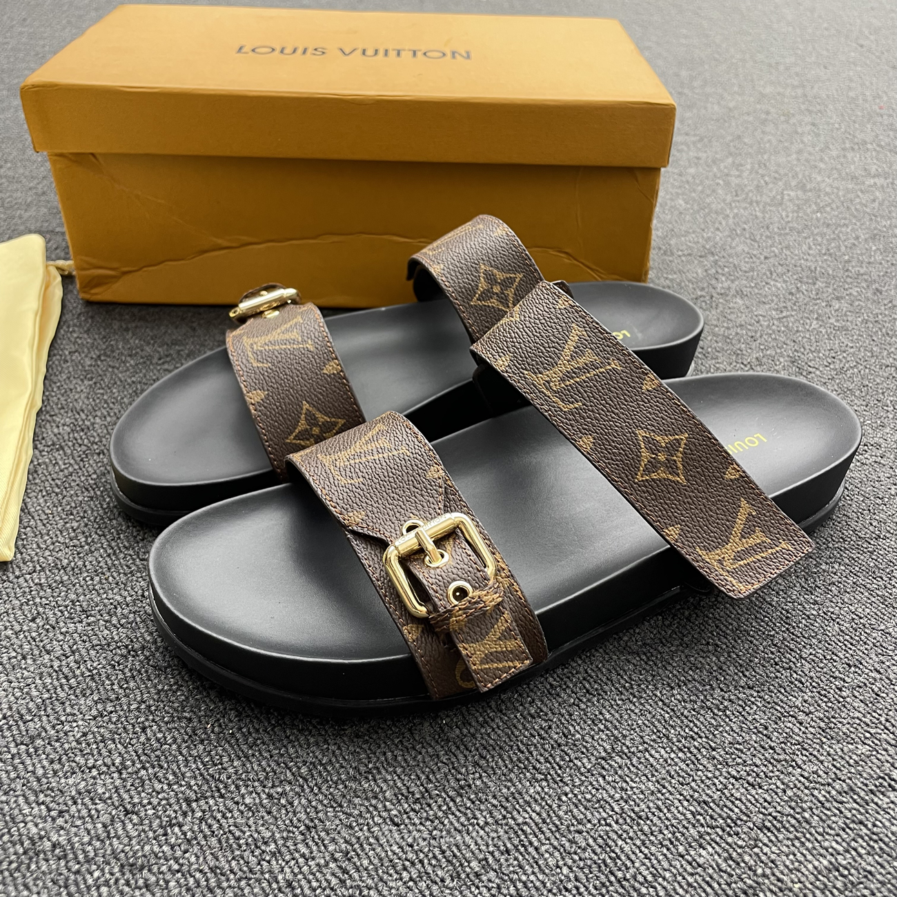 Louis Vuitton Bom Dia Flat Mule Sandals (4) - www.newkick.org Louis Vuitton Bom Dia Flat Mule Sandals (4) - www.newkick.org