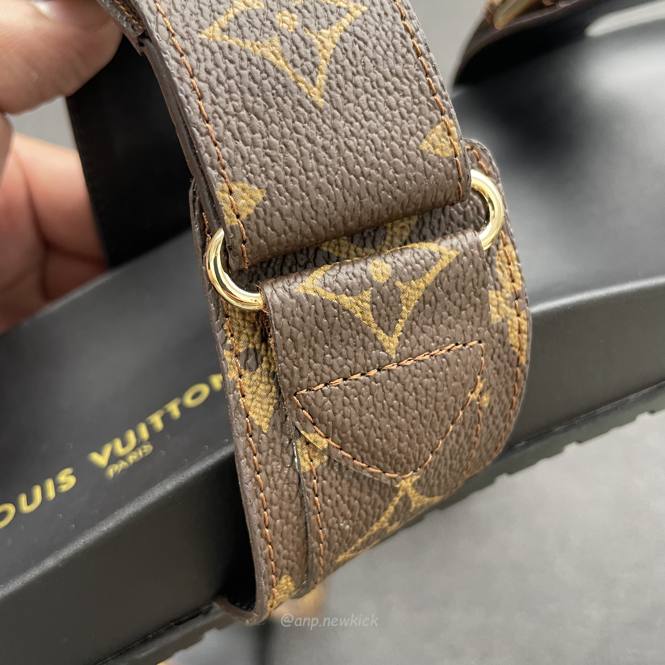 Louis Vuitton Bom Dia Flat Mule Sandals (5) - www.newkick.org Louis Vuitton Bom Dia Flat Mule Sandals (5) - www.newkick.org