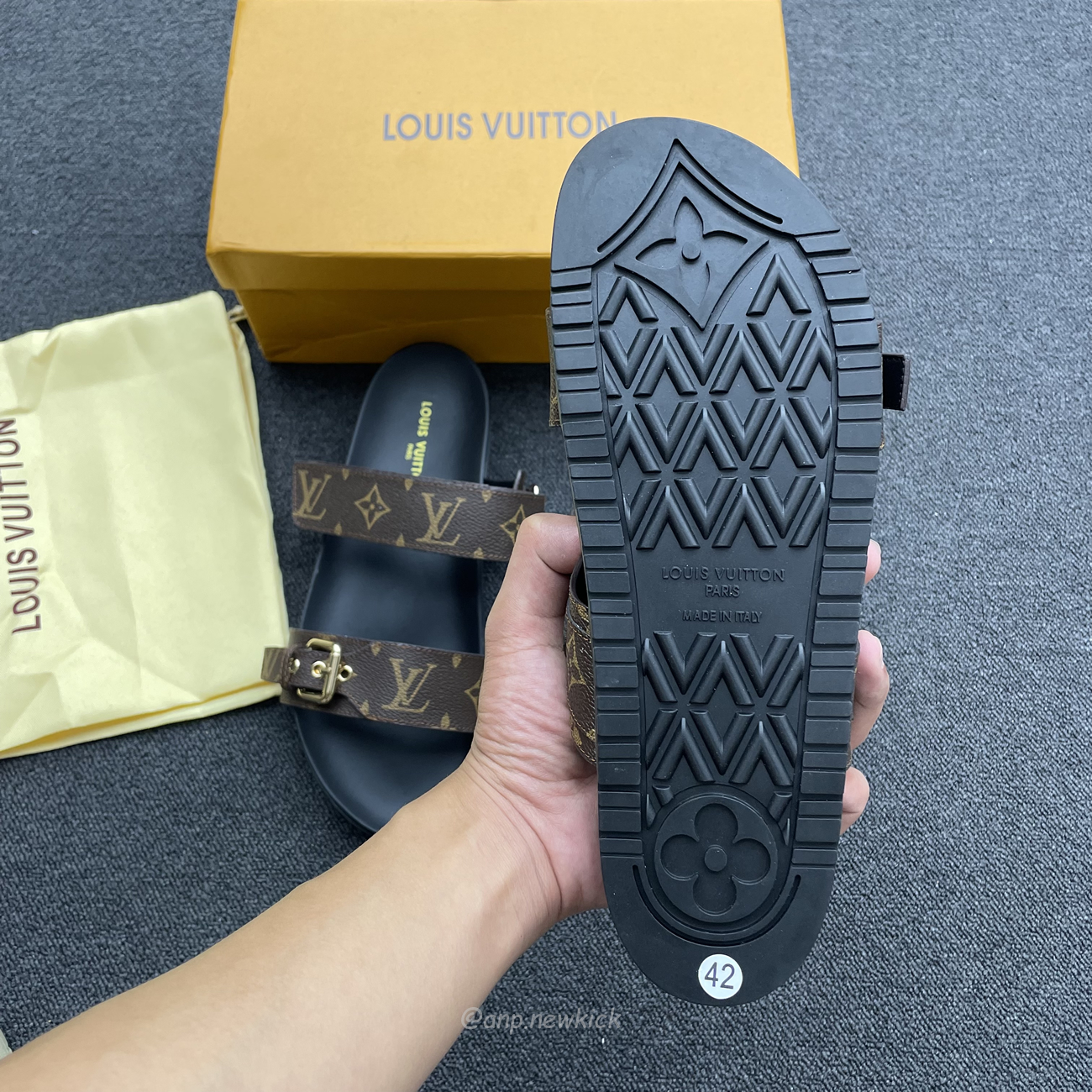 Louis Vuitton Bom Dia Flat Mule Sandals (7) - www.newkick.org Louis Vuitton Bom Dia Flat Mule Sandals (7) - www.newkick.org