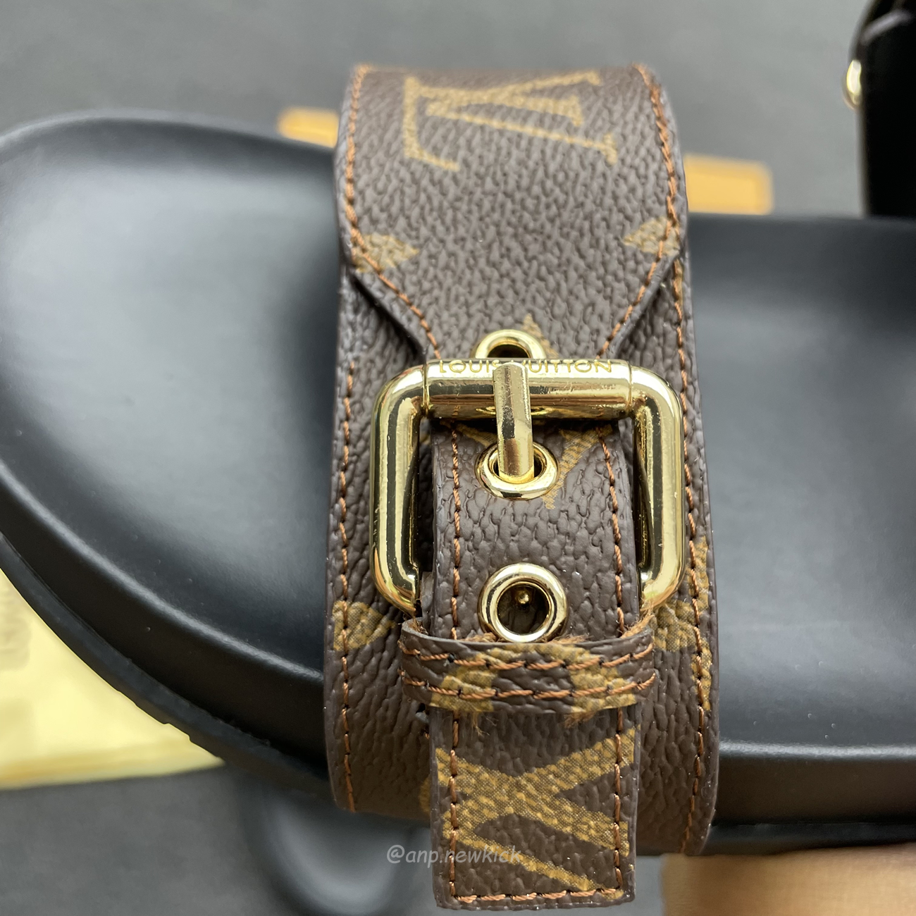 Louis Vuitton Bom Dia Flat Mule Sandals (9) - www.newkick.org Louis Vuitton Bom Dia Flat Mule Sandals (9) - www.newkick.org