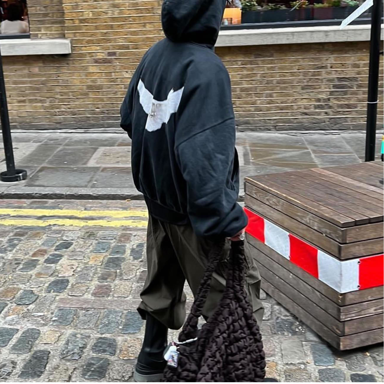 Yeezy Gap Engineered By Balenciaga Dove Hoodie Washed Black Ss22 (7) - www.newkick.org Yeezy Gap Engineered By Balenciaga Dove Hoodie Washed Black Ss22 (7) - www.newkick.org