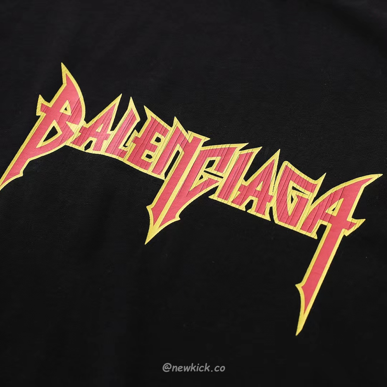 Balenciaga Metal Vintage Oversized T Shirt Black Multi Ss22 (3) - www.newkick.org Balenciaga Metal Vintage Oversized T Shirt Black Multi Ss22 (3) - www.newkick.org