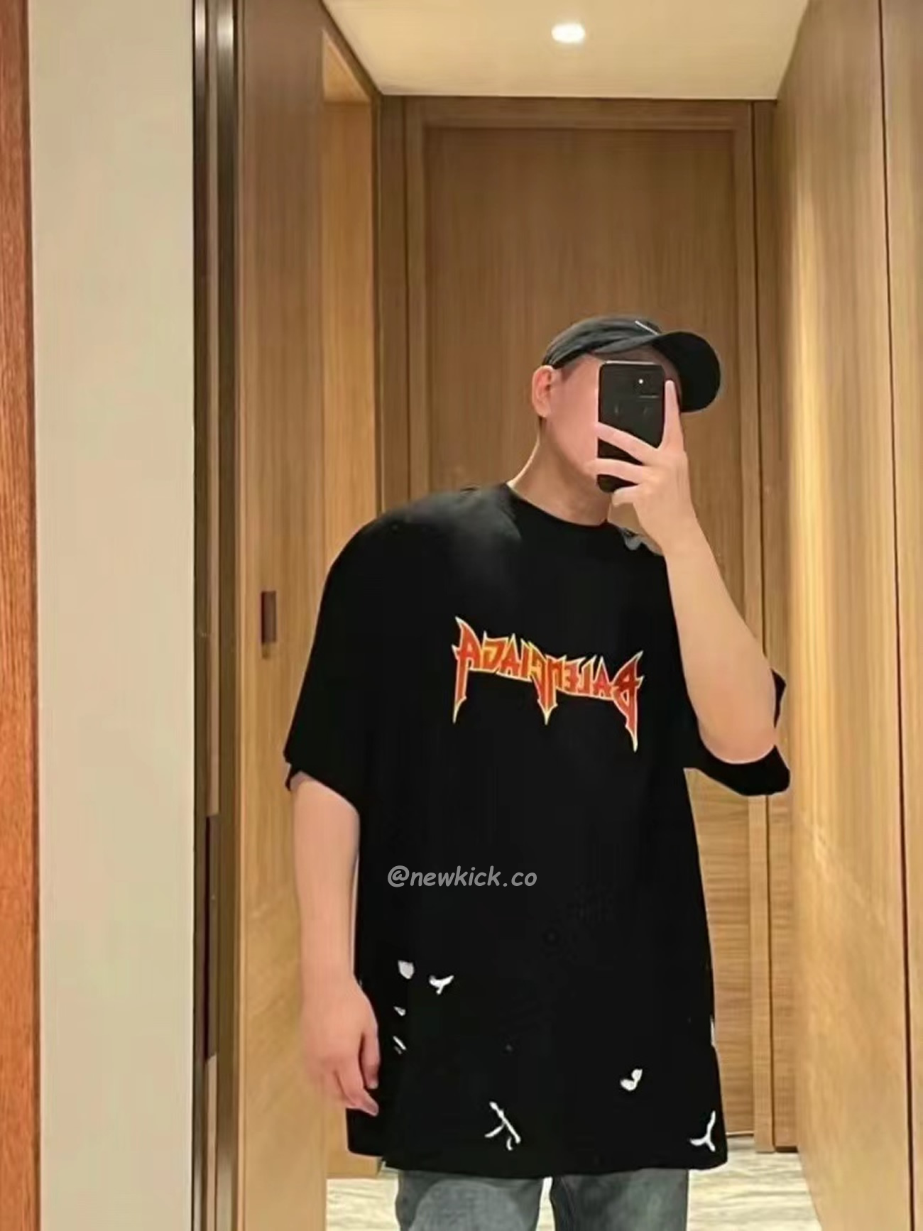 Balenciaga Metal Vintage Oversized T Shirt Black Multi Ss22 (8) - www.newkick.org Balenciaga Metal Vintage Oversized T Shirt Black Multi Ss22 (8) - www.newkick.org