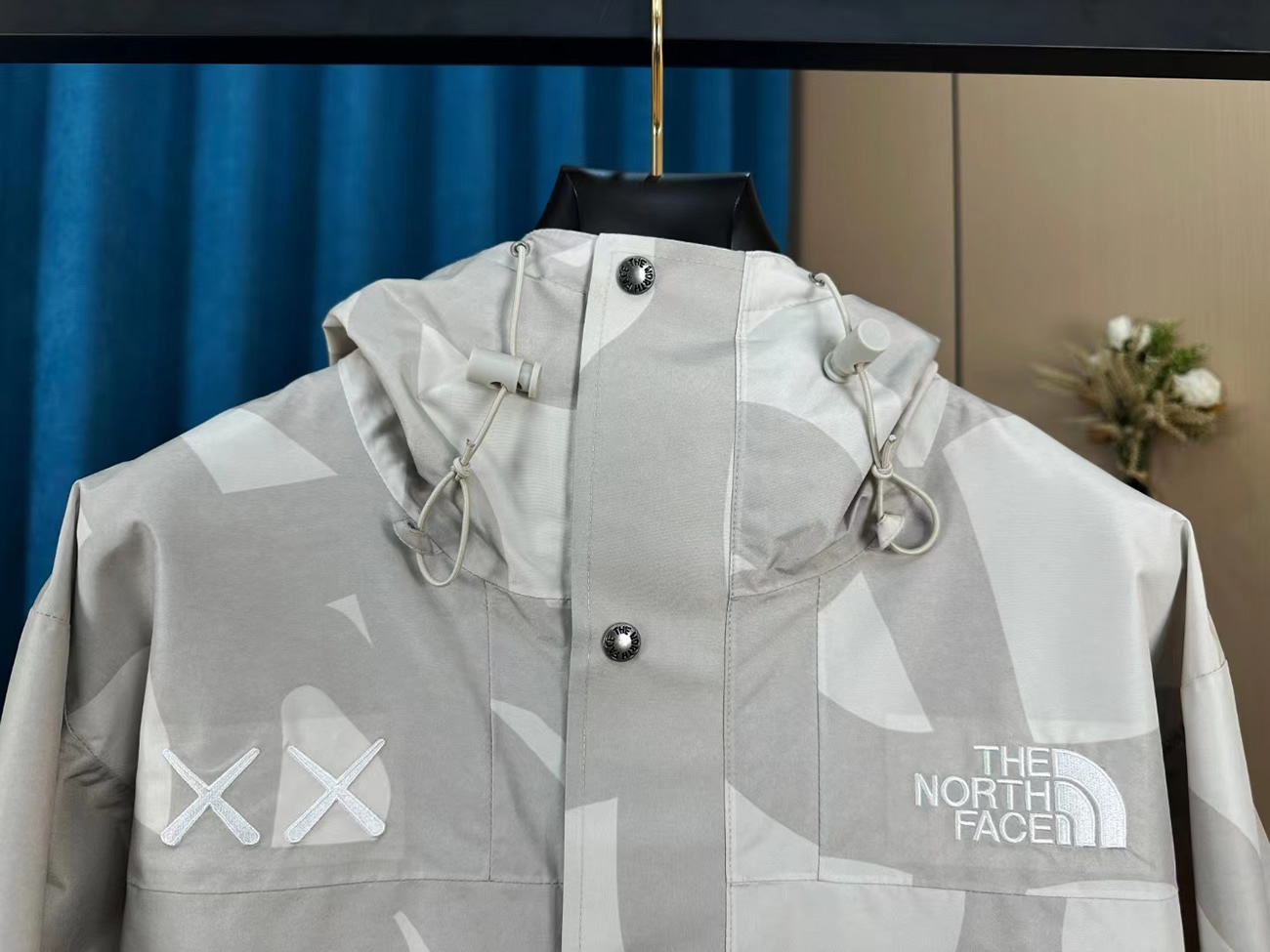 The North Face Xx Kaws Jacket (3) - www.newkick.org The North Face Xx Kaws Jacket (3) - www.newkick.org