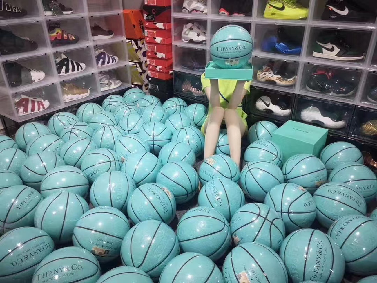 Tiffany X Cat Street X Spalding Basketball Tiffany Blue (6) - www.newkick.org