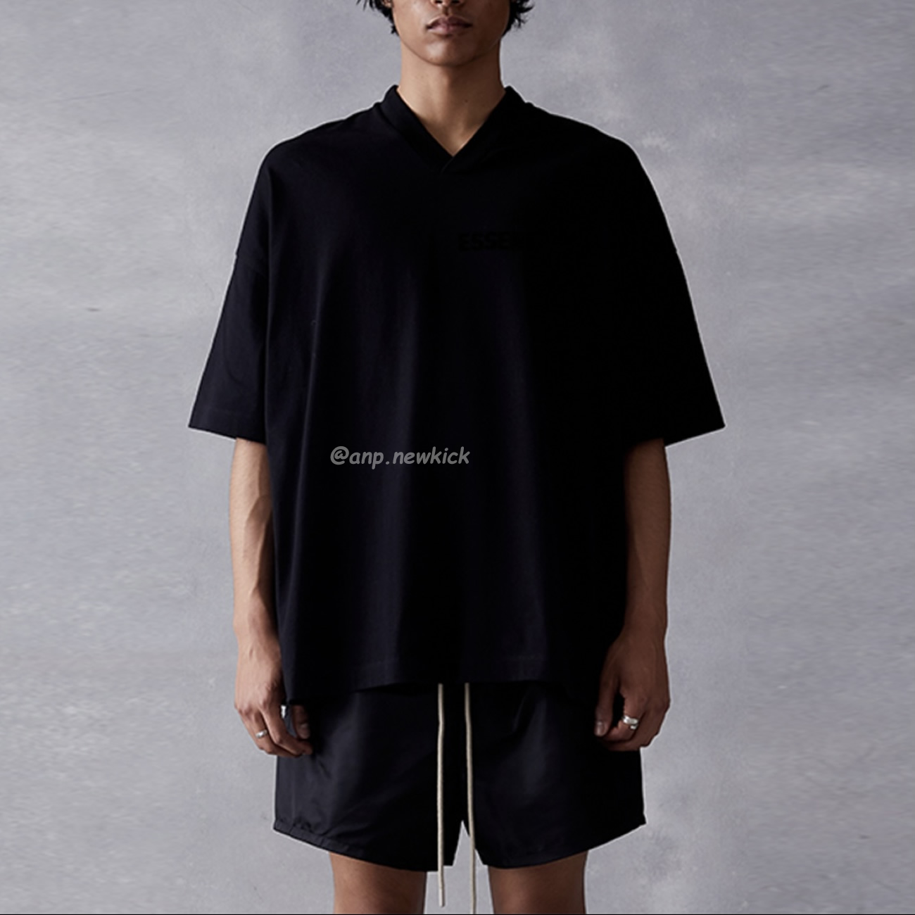 Fear Of God Essentials Logo Printed V Neck T Shirt (3) - www.newkick.org Fear Of God Essentials Logo Printed V Neck T Shirt (3) - www.newkick.org