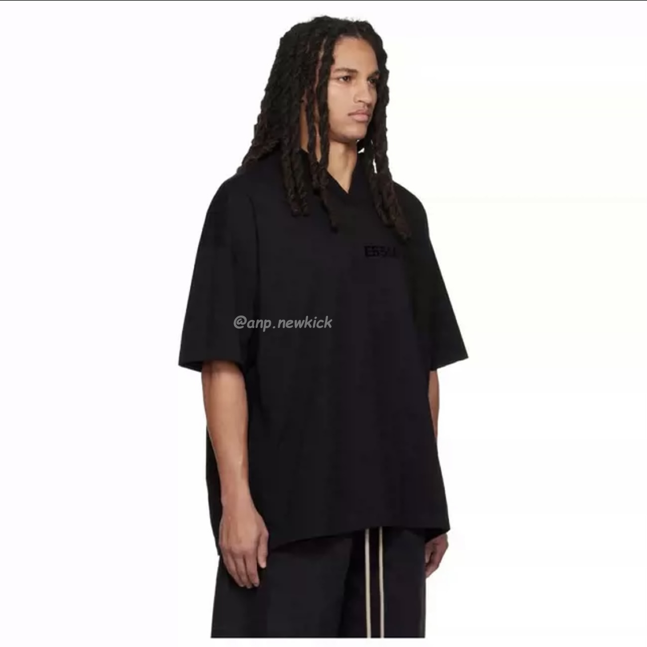 Fear Of God Essentials Logo Printed V Neck T Shirt (4) - www.newkick.org Fear Of God Essentials Logo Printed V Neck T Shirt (4) - www.newkick.org