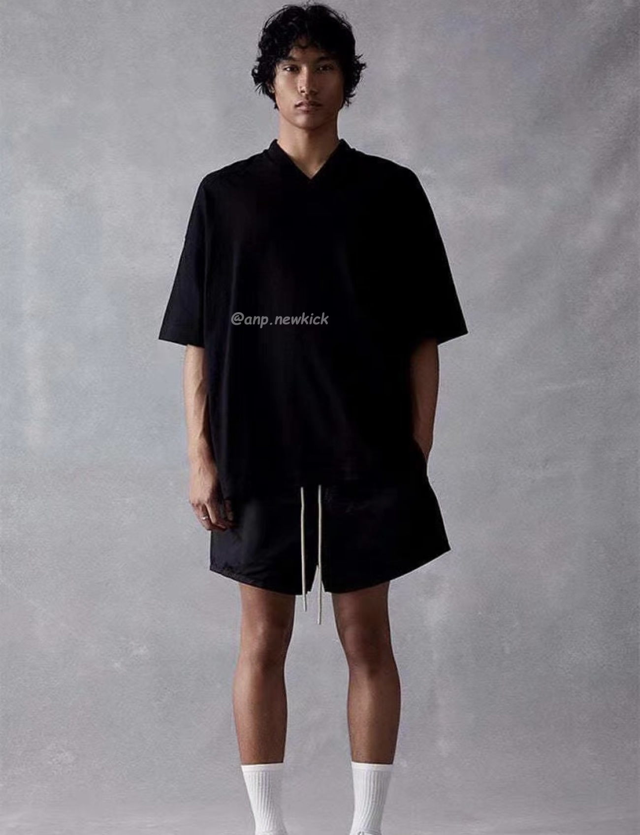 Fear Of God Essentials Logo Printed V Neck T Shirt (7) - www.newkick.org Fear Of God Essentials Logo Printed V Neck T Shirt (7) - www.newkick.org