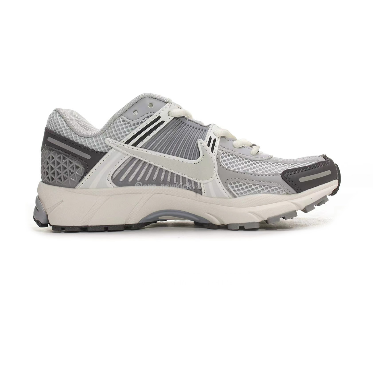 Nike Zoom Vomero 5 Series (22) - www.newkick.org Nike Zoom Vomero 5 Series (22) - www.newkick.org