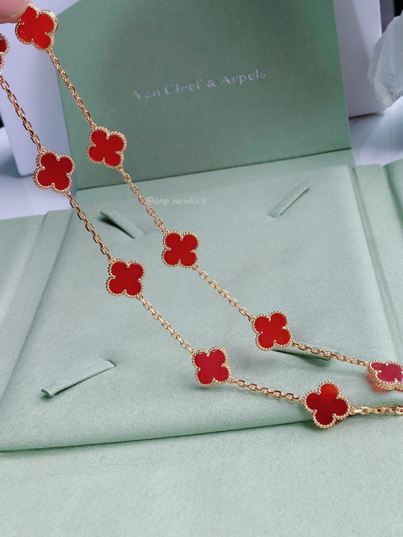 Van Cleef Arpels Vintage Alhambra 10 Four Leaf Lucky Totem Necklaces (2) - www.newkick.org Van Cleef Arpels Vintage Alhambra 10 Four Leaf Lucky Totem Necklaces (2) - www.newkick.org