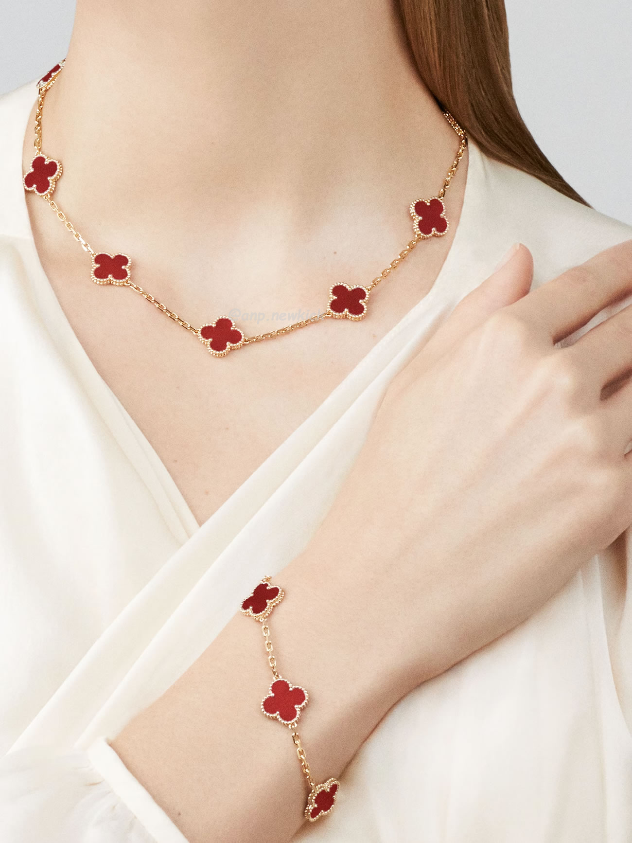 Van Cleef Arpels Vintage Alhambra 10 Four Leaf Lucky Totem Necklaces (4) - www.newkick.org Van Cleef Arpels Vintage Alhambra 10 Four Leaf Lucky Totem Necklaces (4) - www.newkick.org