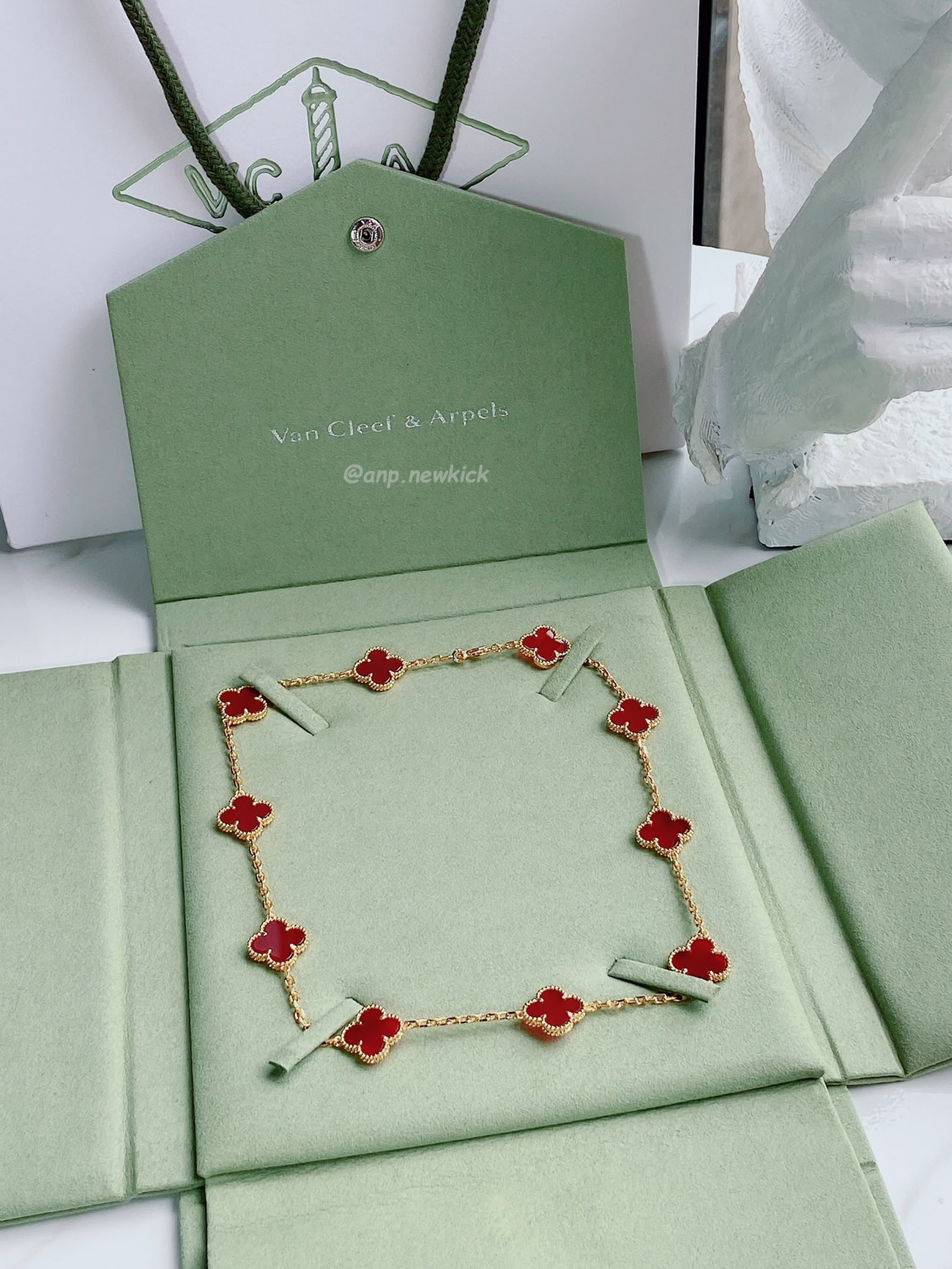 Van Cleef Arpels Vintage Alhambra 10 Four Leaf Lucky Totem Necklaces (6) - www.newkick.org Van Cleef Arpels Vintage Alhambra 10 Four Leaf Lucky Totem Necklaces (6) - www.newkick.org