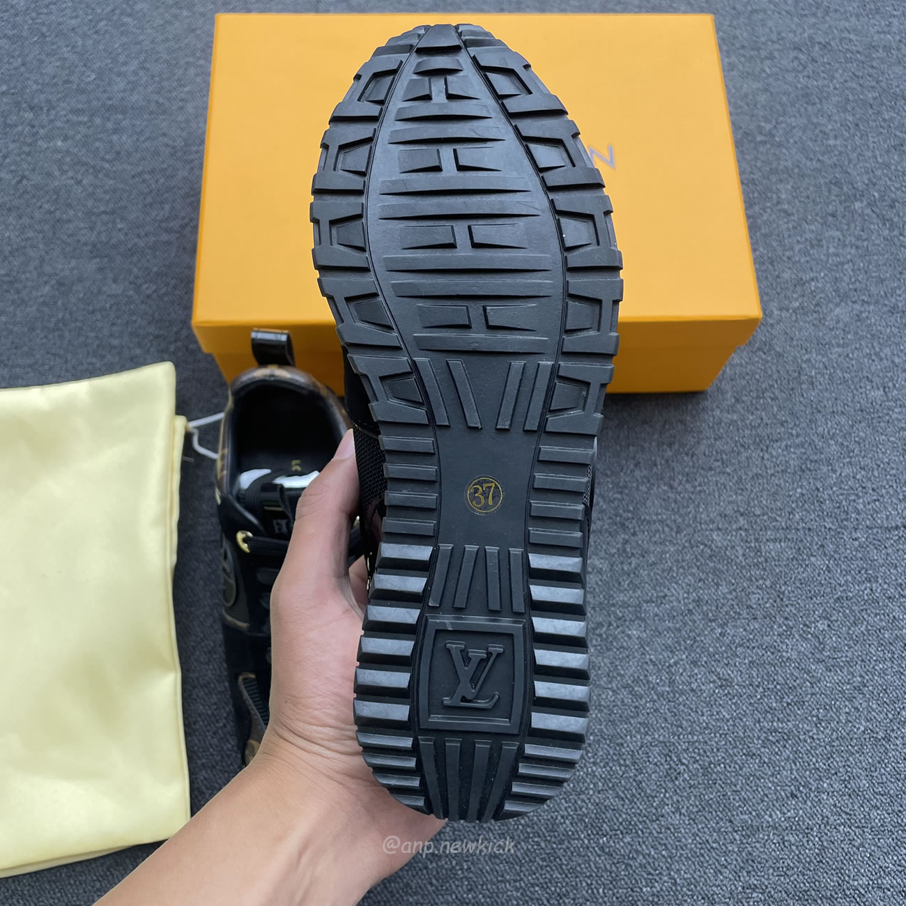 Louis Vuitton Run Away Black Gold 1a3cw0 (4) - www.newkick.org Louis Vuitton Run Away Black Gold 1a3cw0 (4) - www.newkick.org