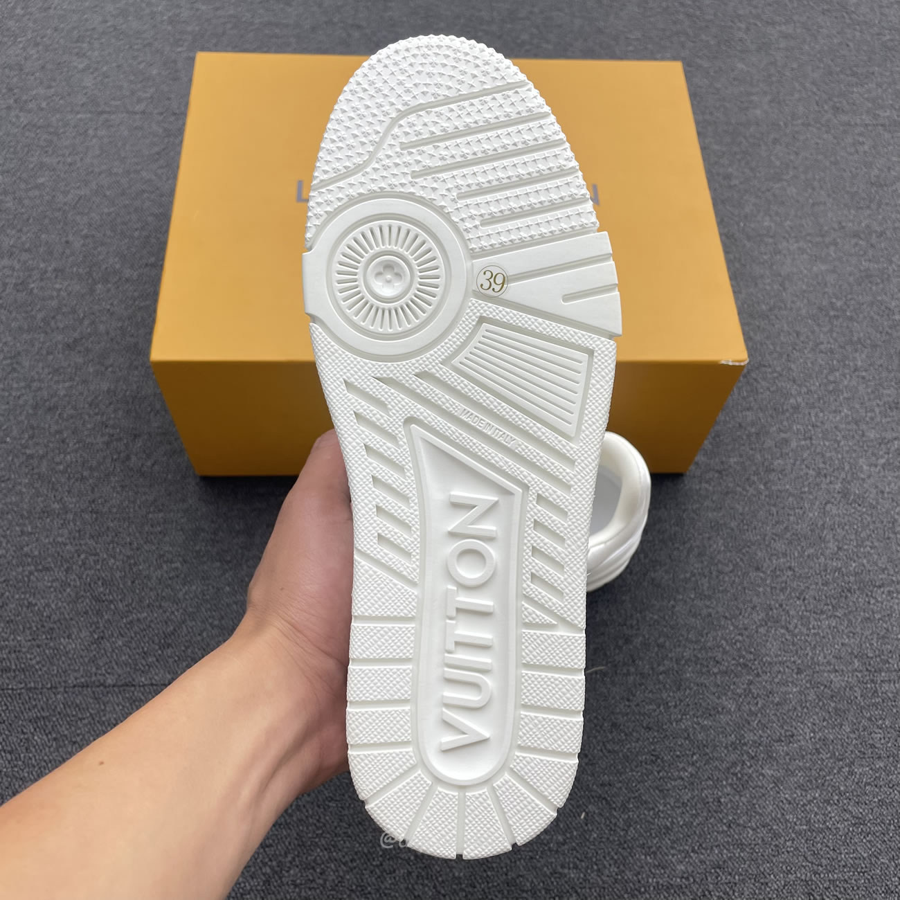 Louis Vuitton Lv Trainer Sneaker White 1a8wav (9) - www.newkick.org Louis Vuitton Lv Trainer Sneaker White 1a8wav (9) - www.newkick.org