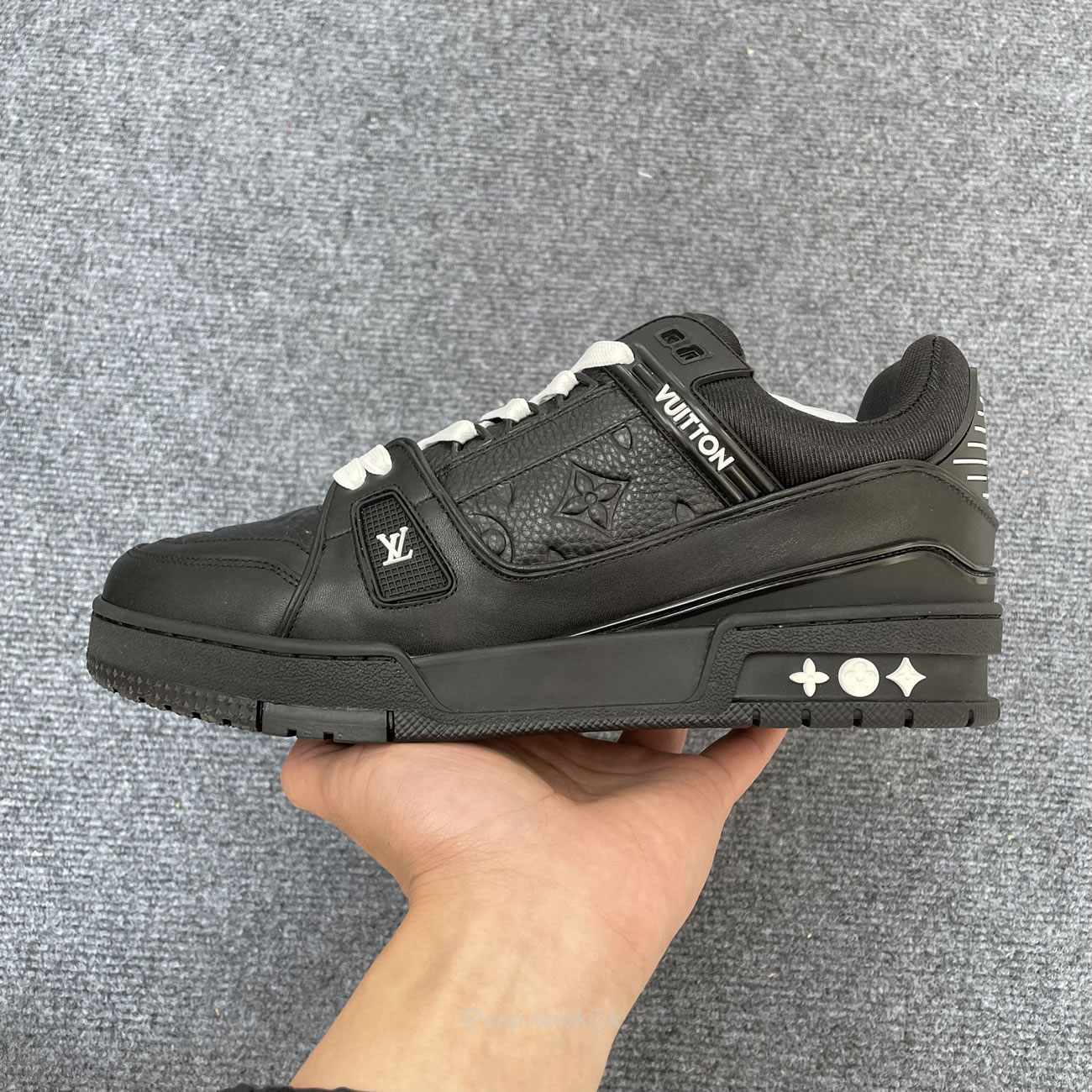 Louis Vuitton Sportschuh Schwarz Eingeprägtes Monogramm 1aarey (2) - www.newkick.org Louis Vuitton Sportschuh Schwarz Eingeprägtes Monogramm 1aarey (2) - www.newkick.org