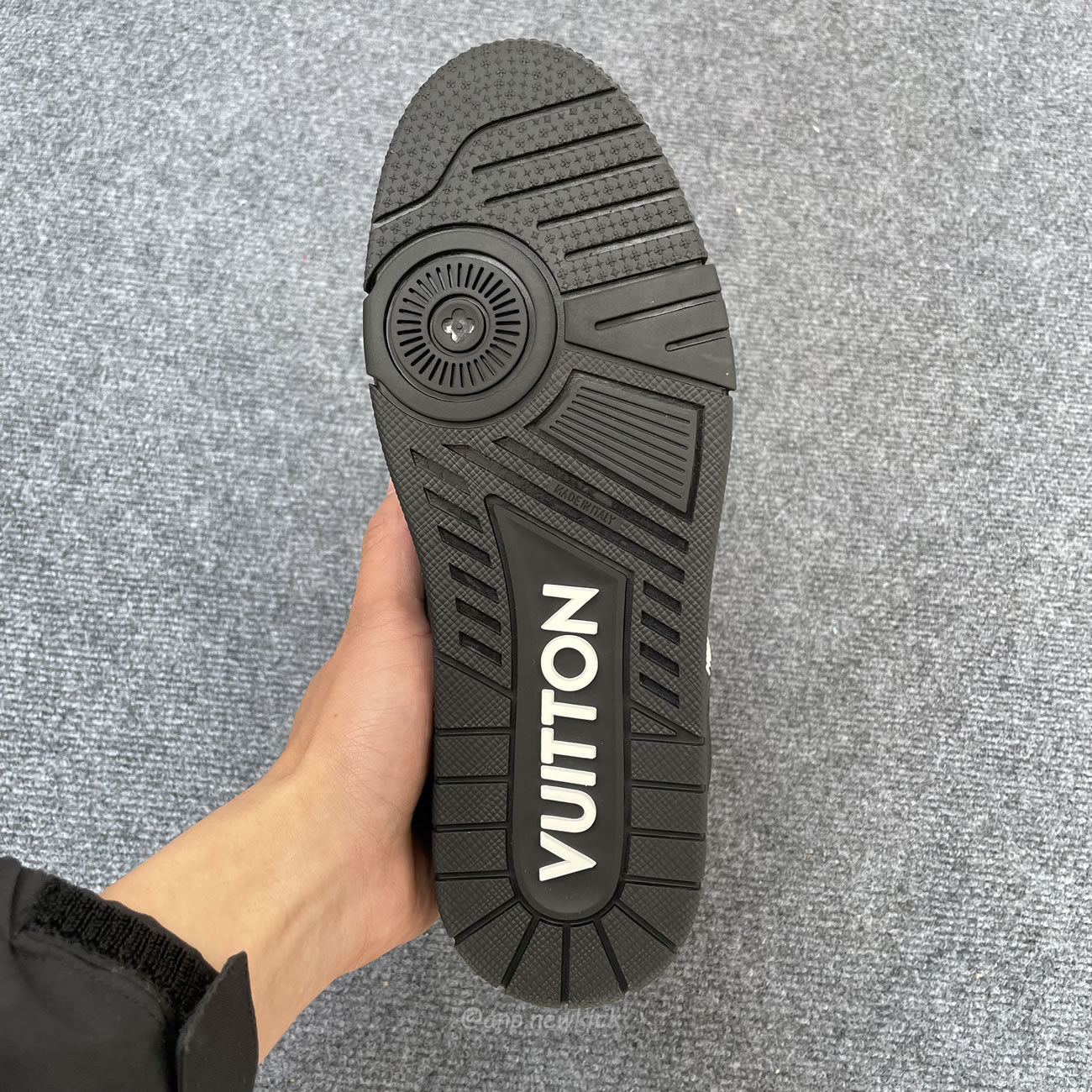 Louis Vuitton Sportschuh Schwarz Eingeprägtes Monogramm 1aarey (8) - www.newkick.org Louis Vuitton Sportschuh Schwarz Eingeprägtes Monogramm 1aarey (8) - www.newkick.org