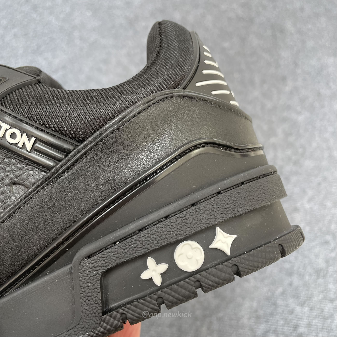 Louis Vuitton Sportschuh Schwarz Eingeprägtes Monogramm 1aarey (9) - www.newkick.org Louis Vuitton Sportschuh Schwarz Eingeprägtes Monogramm 1aarey (9) - www.newkick.org