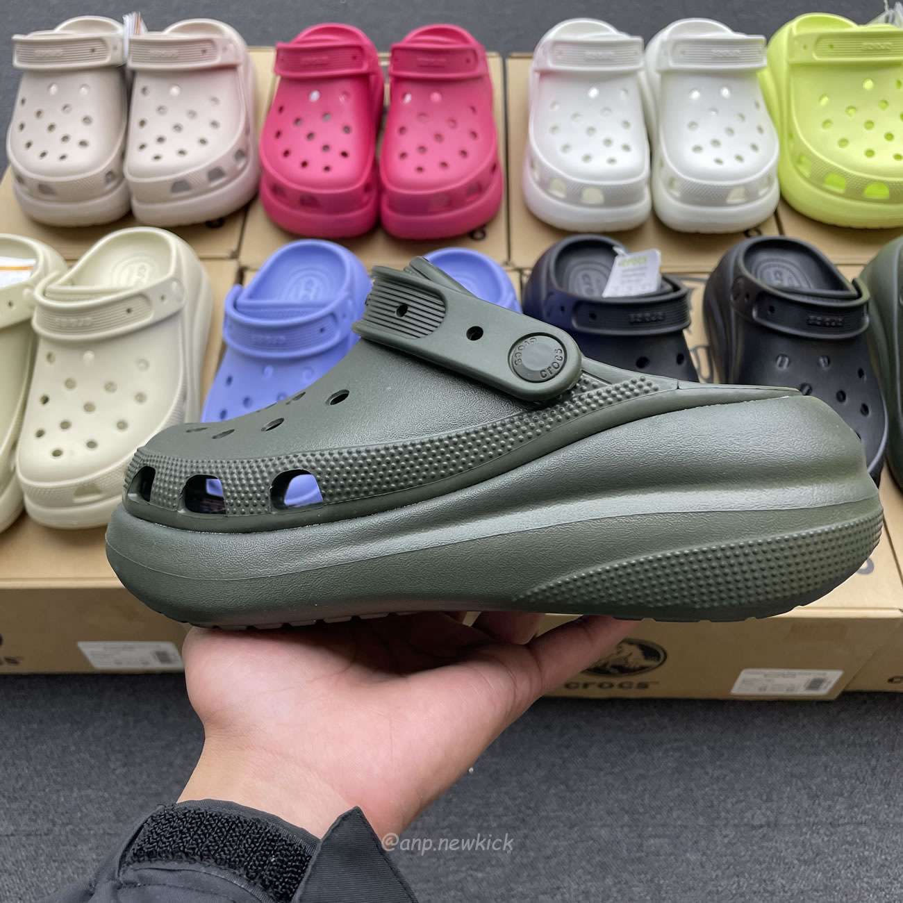 Crocs Classic Crush Clog Bone Multi Black White Green Blue Grey Red Green Dark Green Brown 207521 (13) - www.newkick.vip Crocs Classic Crush Clog Bone Multi Black White Green Blue Grey Red Green Dark Green Brown 207521 (13) - www.newkick.vip